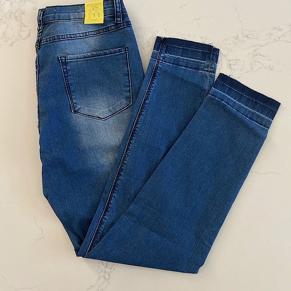 💙Jeans - Picture 1 of 4